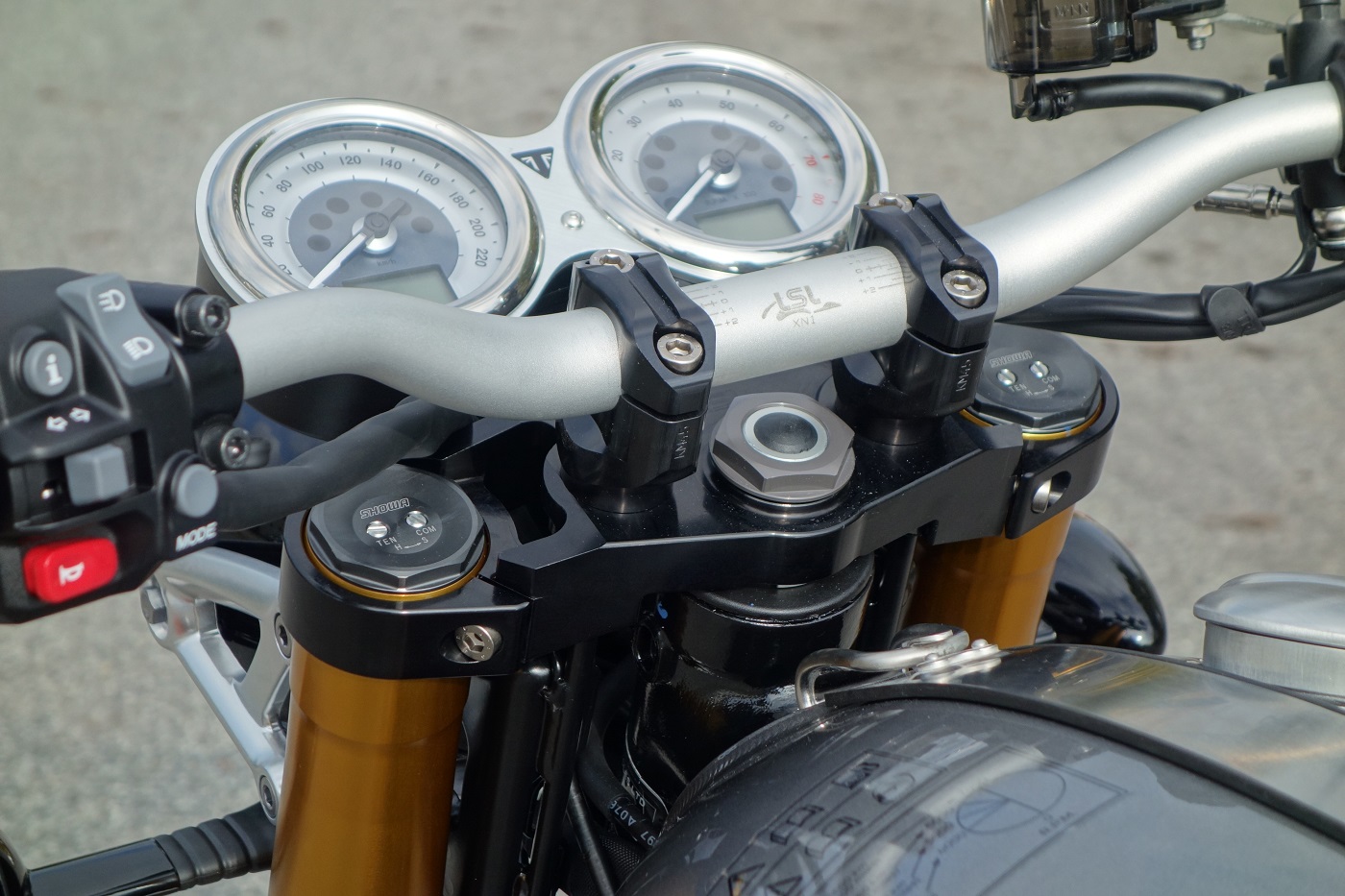 triumph thruxton 1200 r accessories