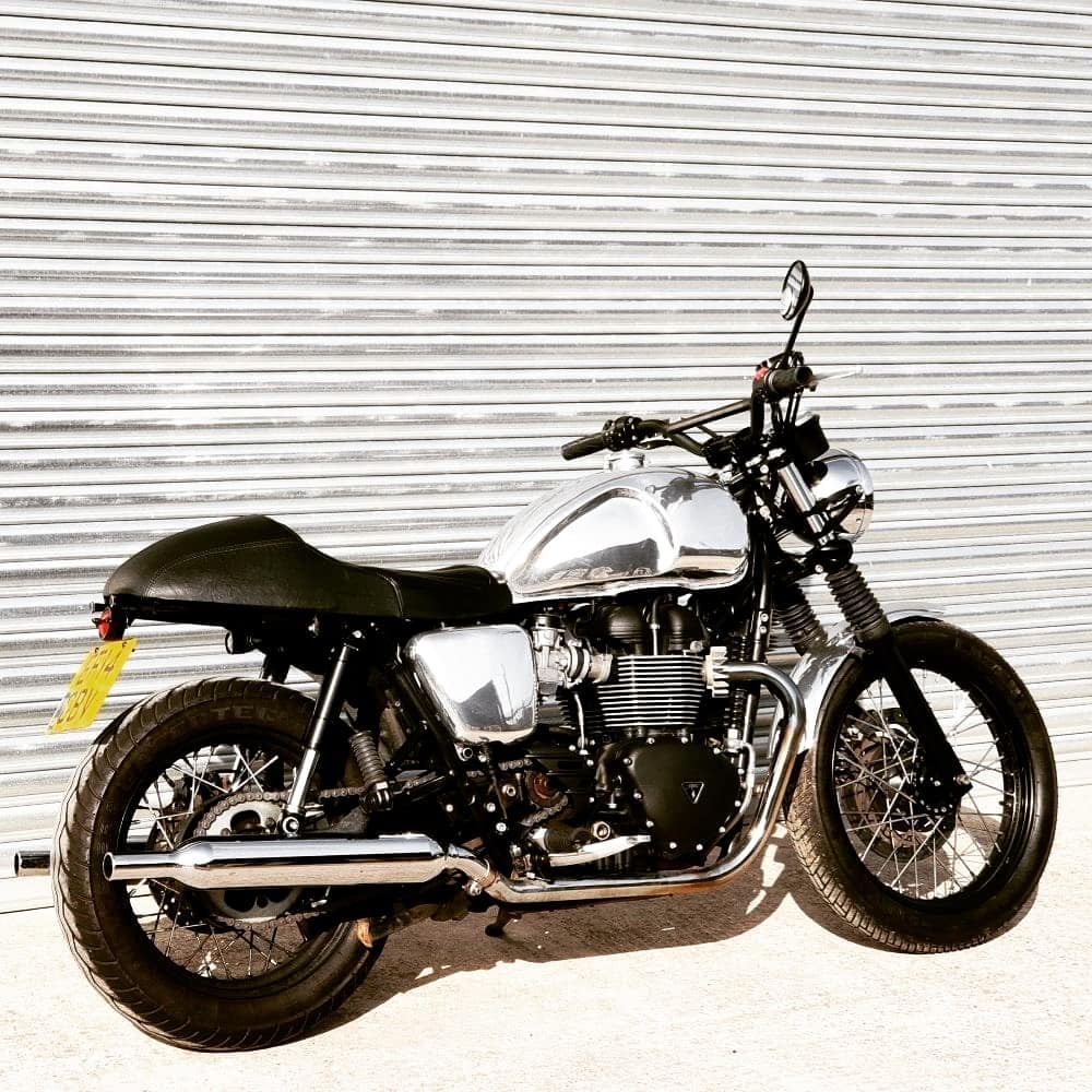 bonneville-cafe-racer-seat-diamondback-black-p1805-6017_zoom