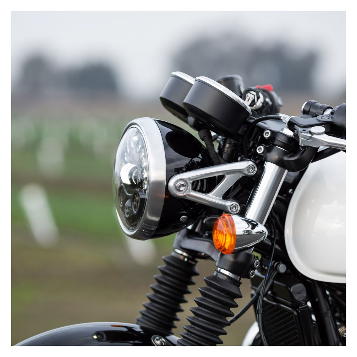 J-W-Speaker-Thruxton-1200-a