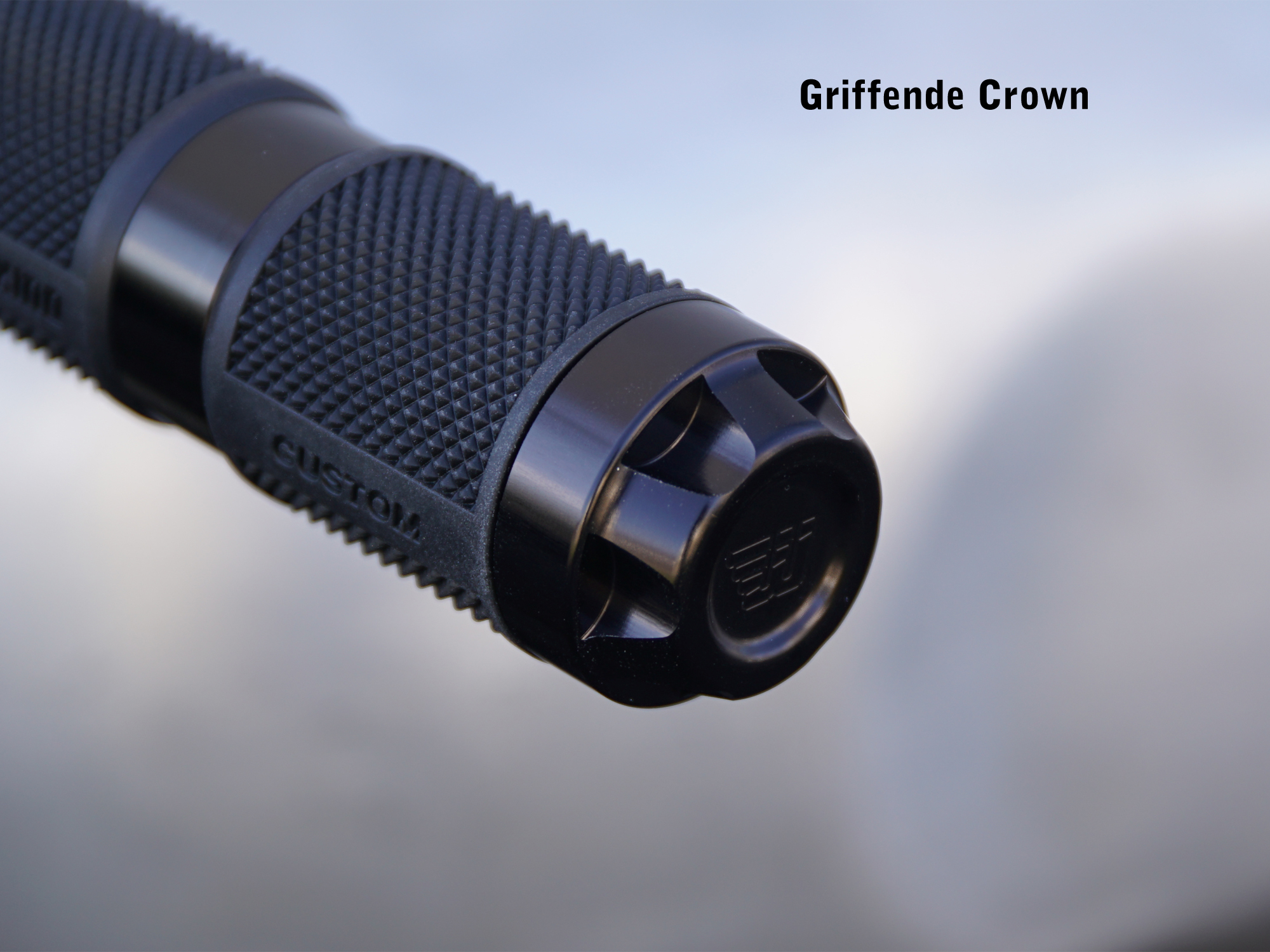 DSC01103_Motorrad_Triumph_Bonneville_Bobber_Lenker_Griffende_Crown