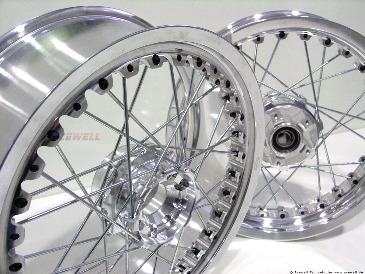kineo-wheels-shing-silver-bike-rim-black-nipples-silver-spokes_1