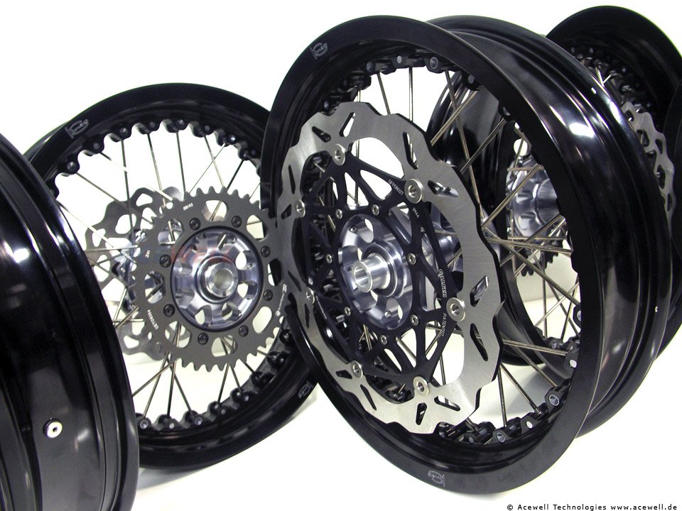 kineo-wheels-black-rim-silver-sprocktet_253418e0c6a22a