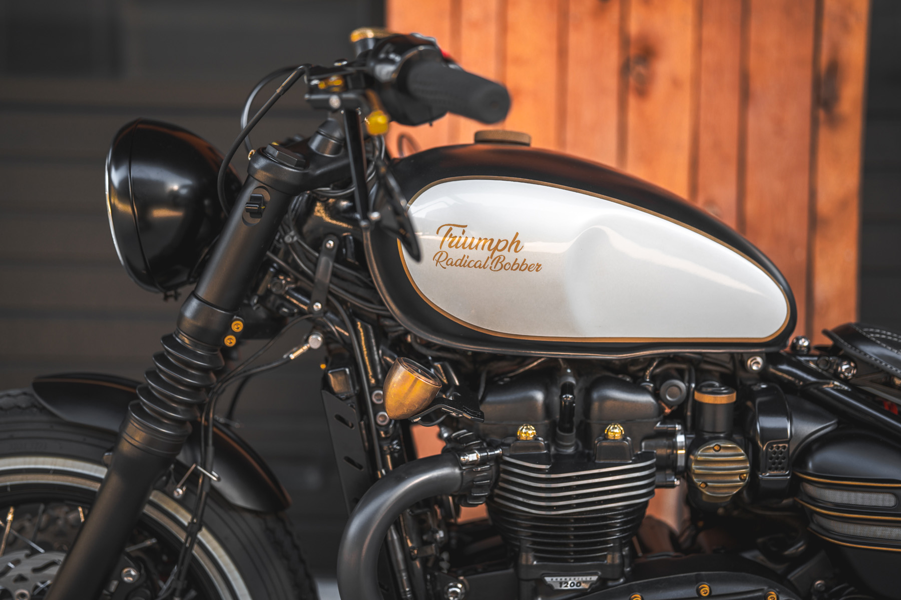 Porta tachimetro Bobber - laterale