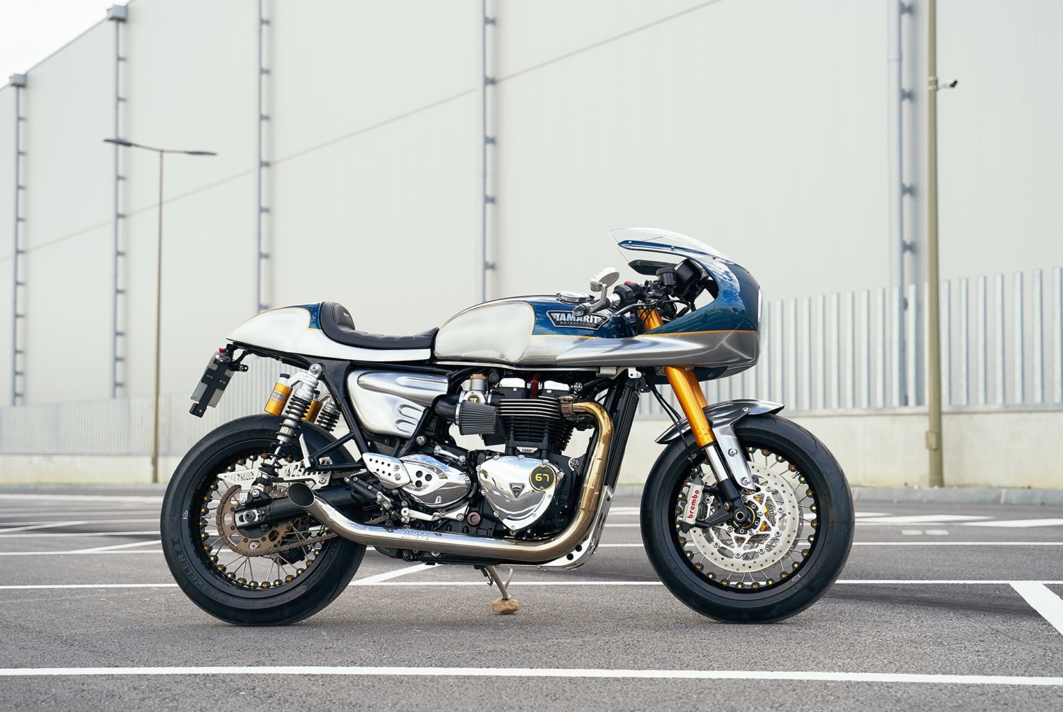 thruxton-r-dakota-iglesias-tamarit-slider-02_0009_TMRT_67_DAKOTA_208_JPG-sRGB-100_-300ppp-min-1536x1029