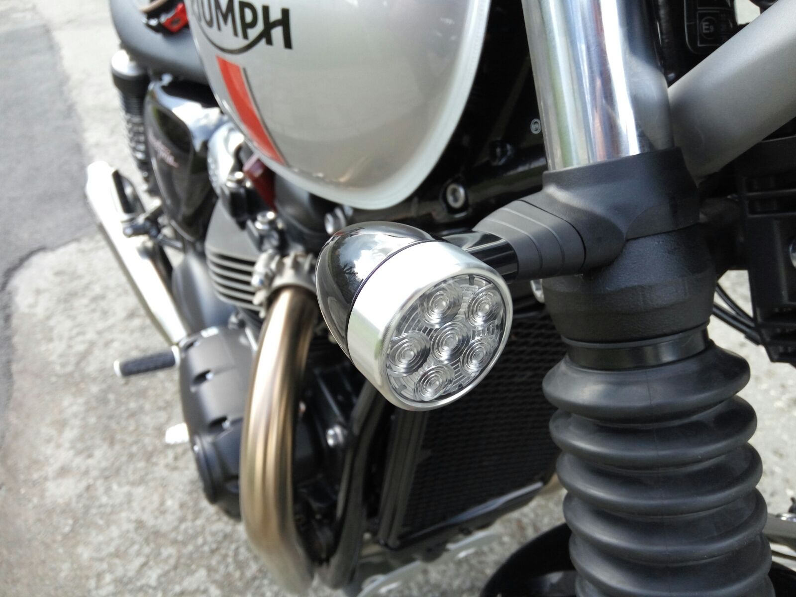 triumph street twin turn signals