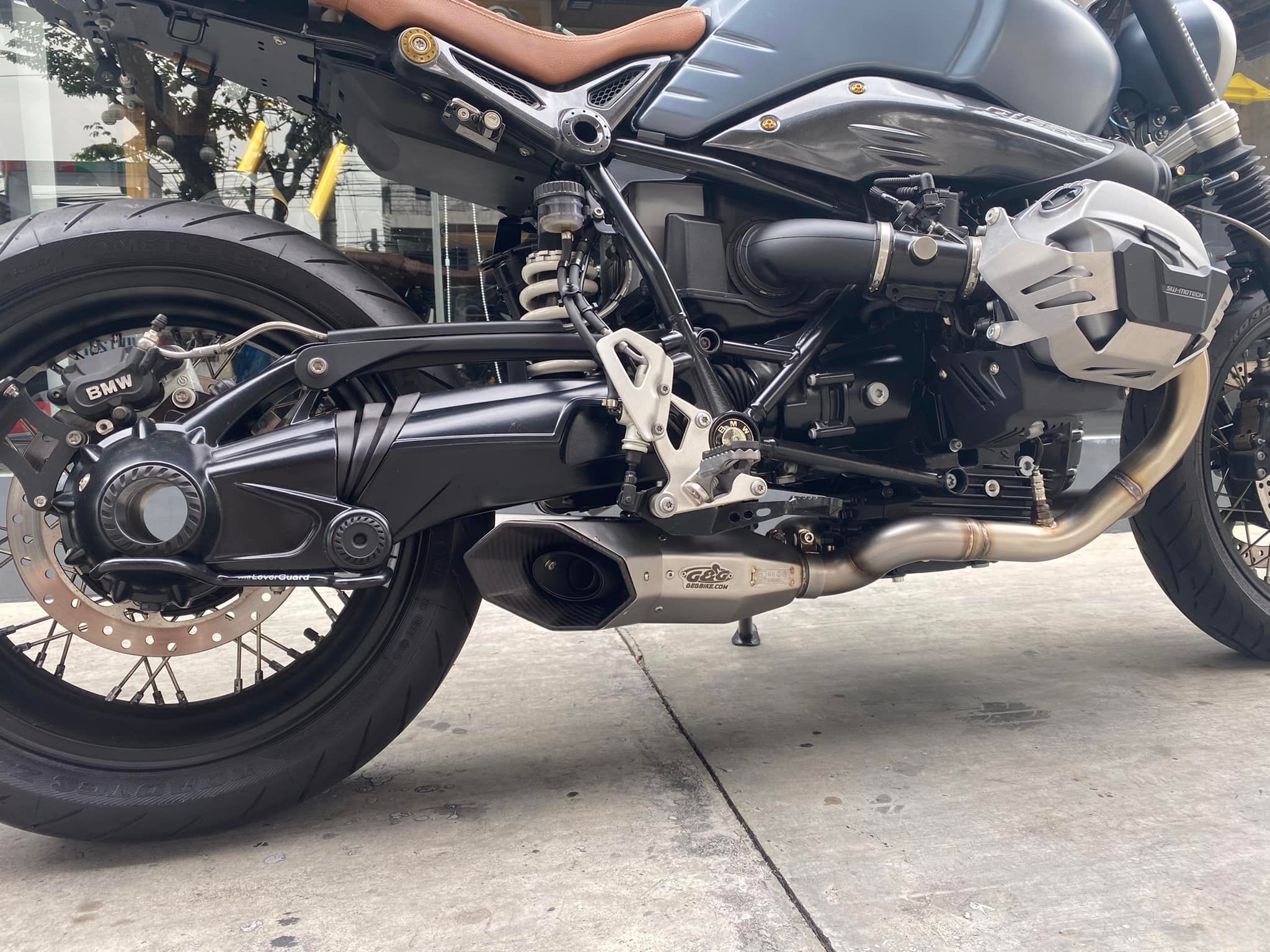 r ninet exhaust