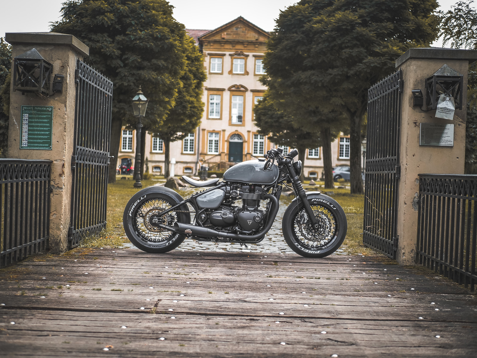 Dr. Jekill & Mr. Hyde Auspuff Bobber News TRIUMPH LC / AB BJ 2016 Classicbike Raisch