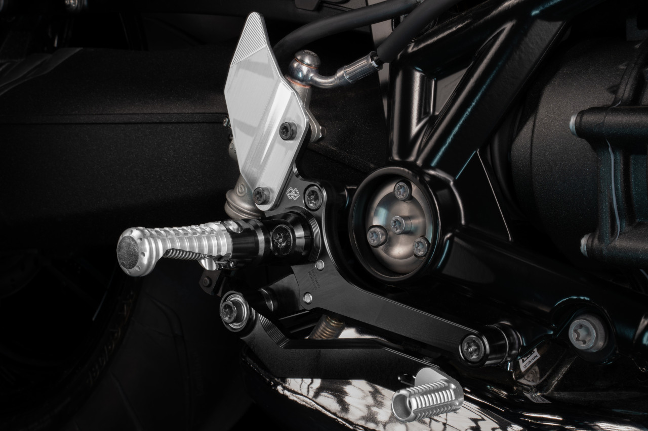 Gilles Tooling footrest system BMW R9T adjustable