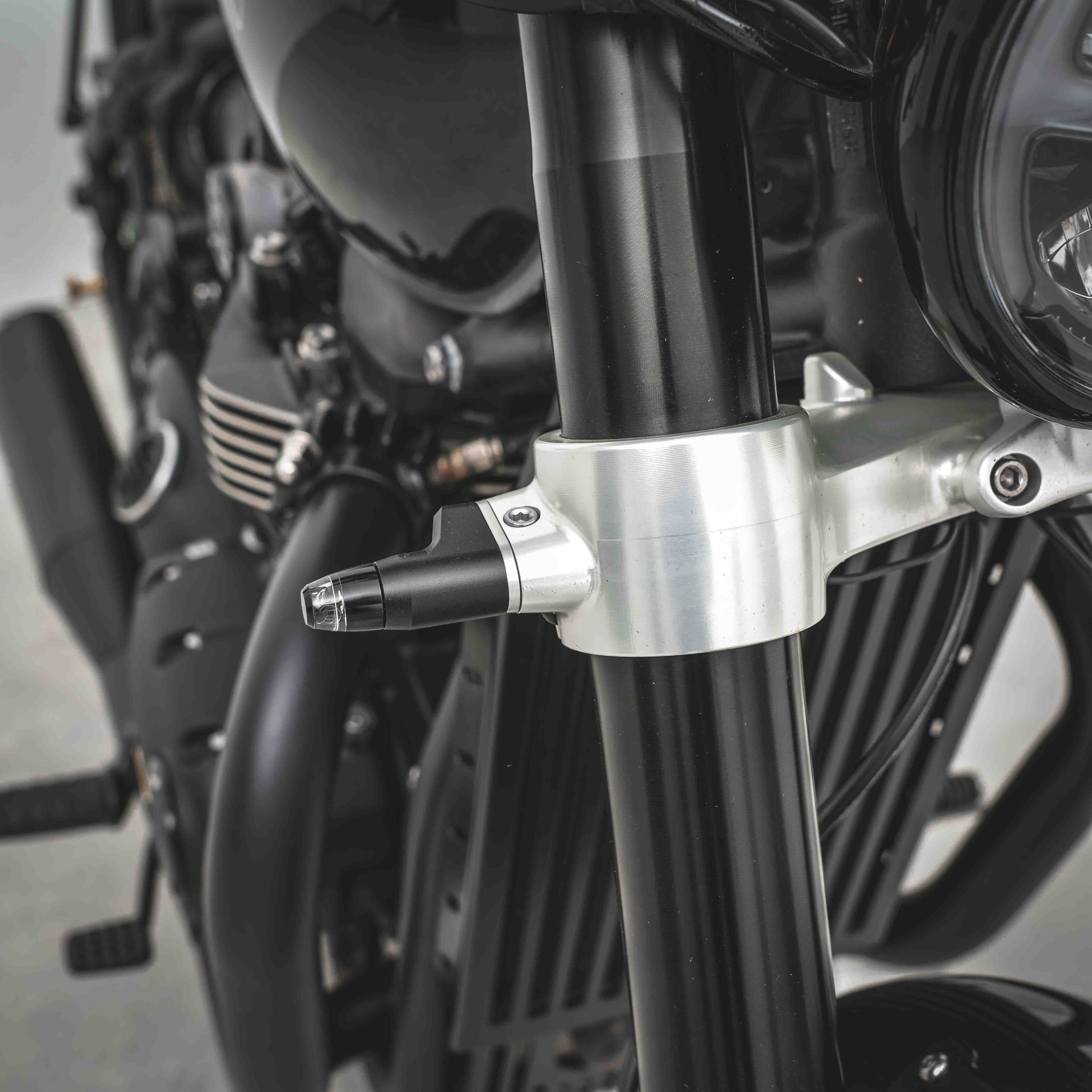 Indicator adapter for Triumph original mount