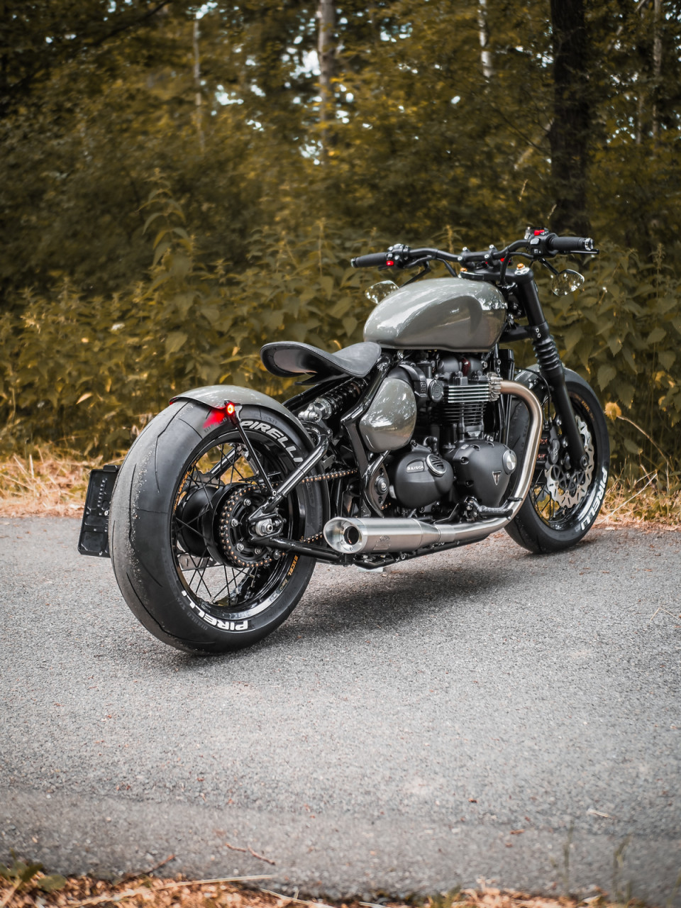 Triumph Bobber Short Rear Fender - short rear with LED indicators/rear ...